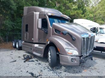  Salvage Peterbilt 579