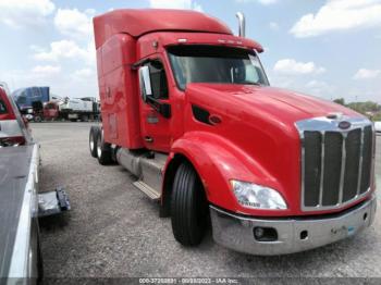  Salvage Peterbilt 579