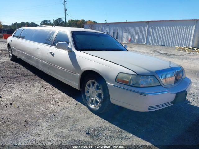  Salvage Lincoln Towncar