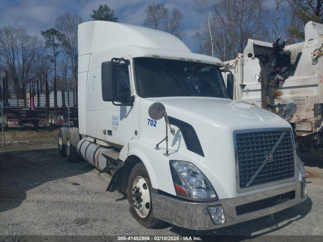  Salvage Volvo Vn