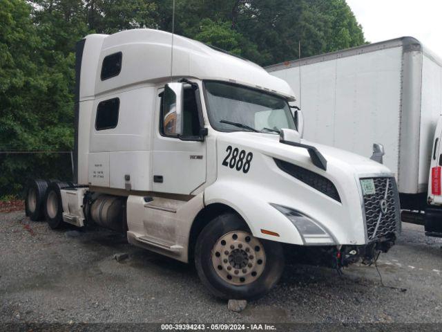 Salvage Volvo Vnl