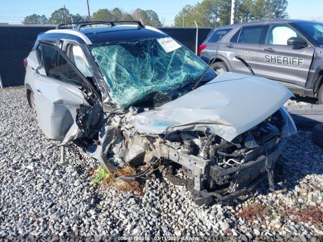  Salvage Nissan Kicks