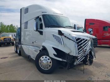 Salvage Volvo New Vnl