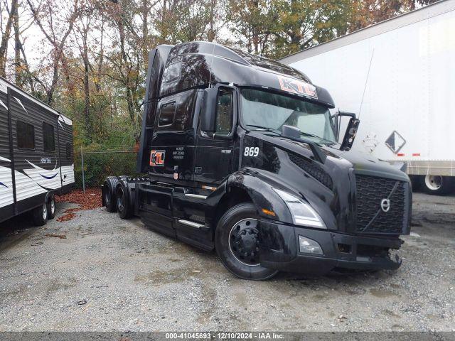  Salvage Volvo Vn
