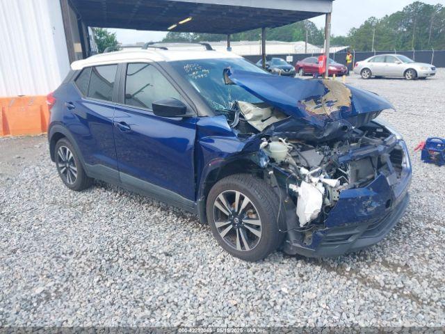  Salvage Nissan Kicks