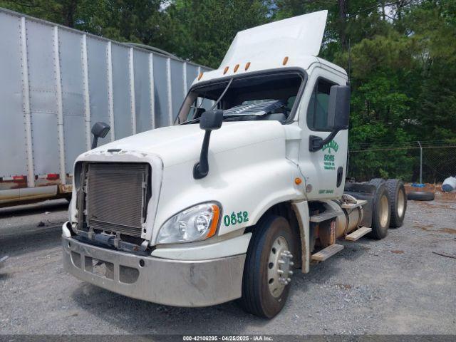  Salvage Freightliner Cascadia 125