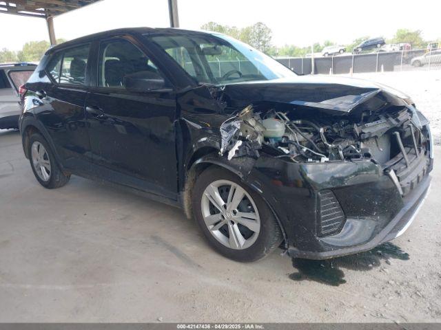  Salvage Nissan Kicks