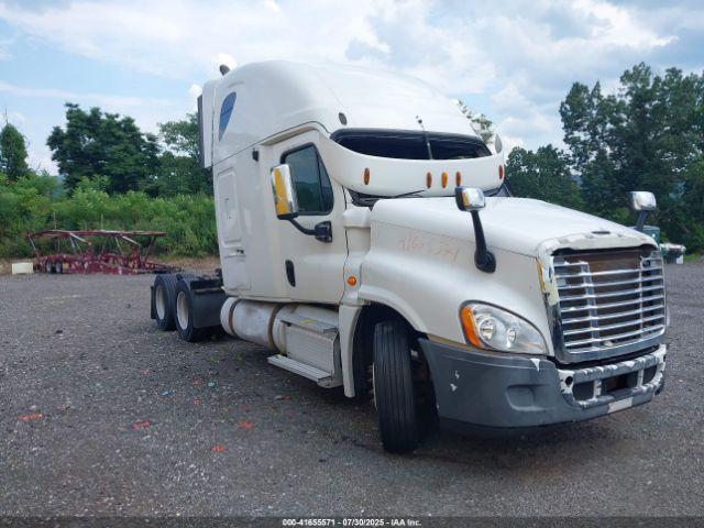  Salvage Freightliner Cascadia 125