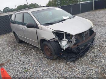  Salvage Toyota Sienna
