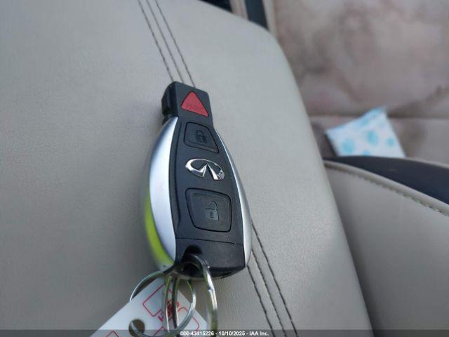 INFINITI Qx Luxe Image 7