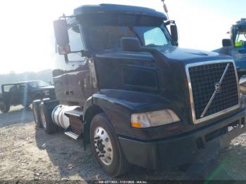  Salvage Volvo Vn