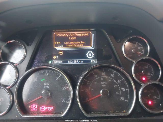 Peterbilt 579 Image 3