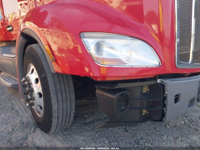 Peterbilt 579 Image 8