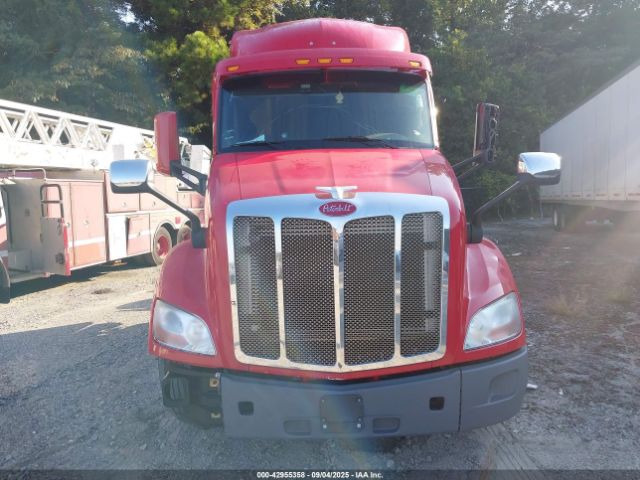 Peterbilt 579 Image 13