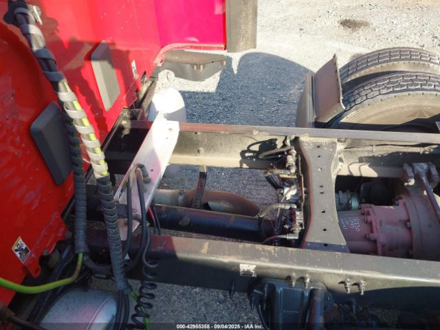 Peterbilt 579 Image 16