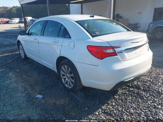 Chrysler 200 Touring Image 3