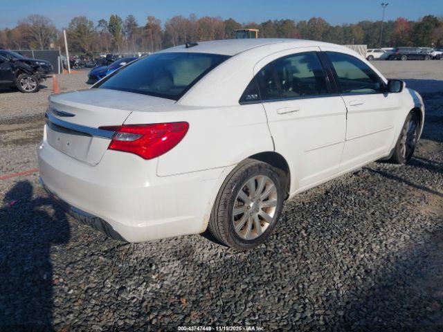 Chrysler 200 Touring Image 5