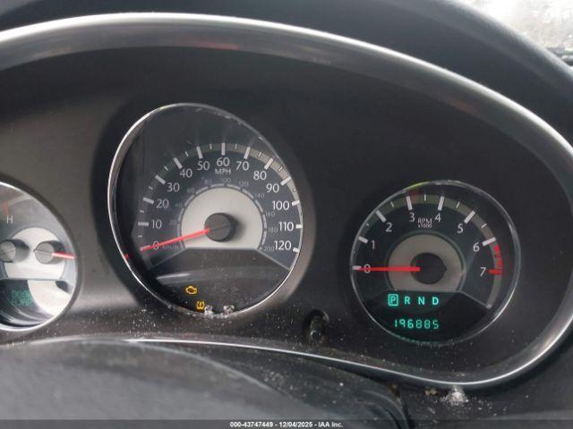 Chrysler 200 Touring Image 8