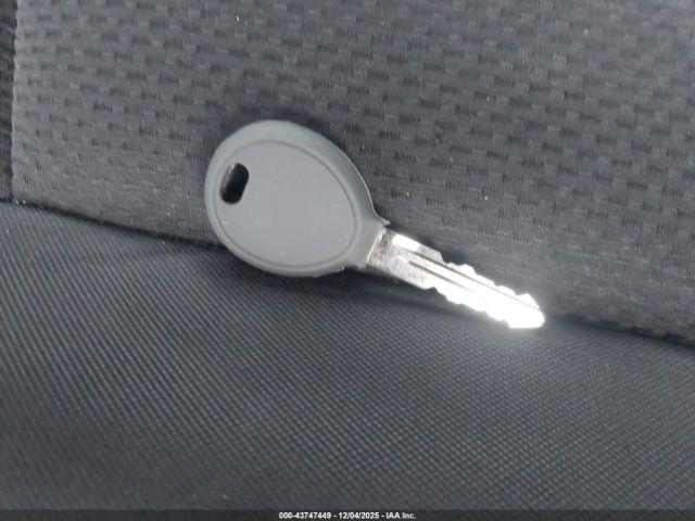 Chrysler 200 Touring Image 12