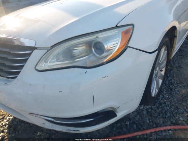 Chrysler 200 Touring Image 10