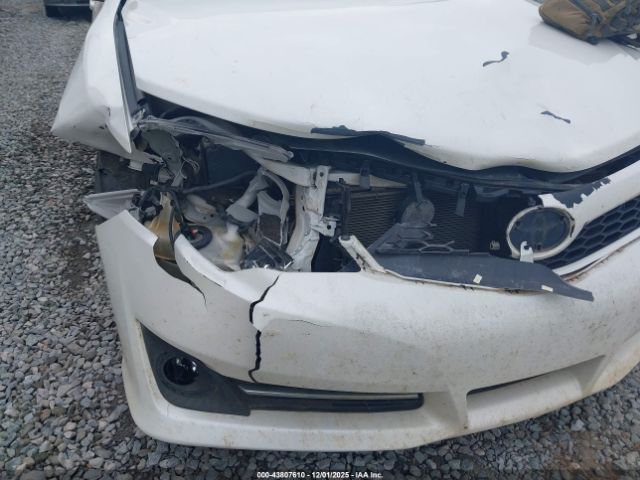 Toyota Camry Se Image 8