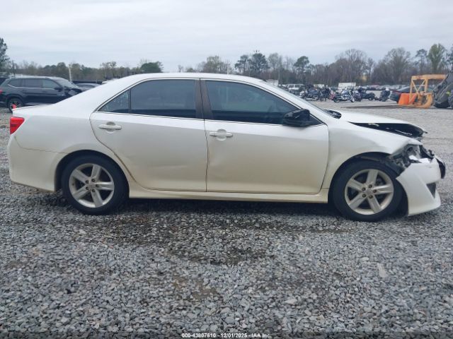 Toyota Camry Se Image 15