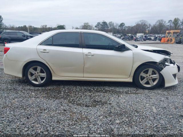 Toyota Camry Se Image 15