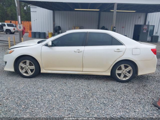 Toyota Camry Se Image 6