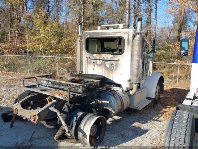 Peterbilt 379 Image 2