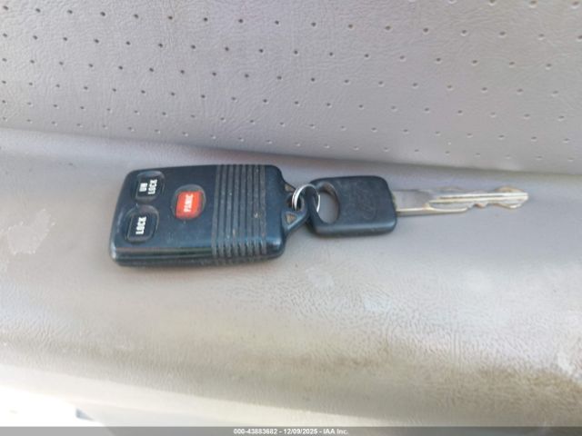 Ford Explorer Image 6