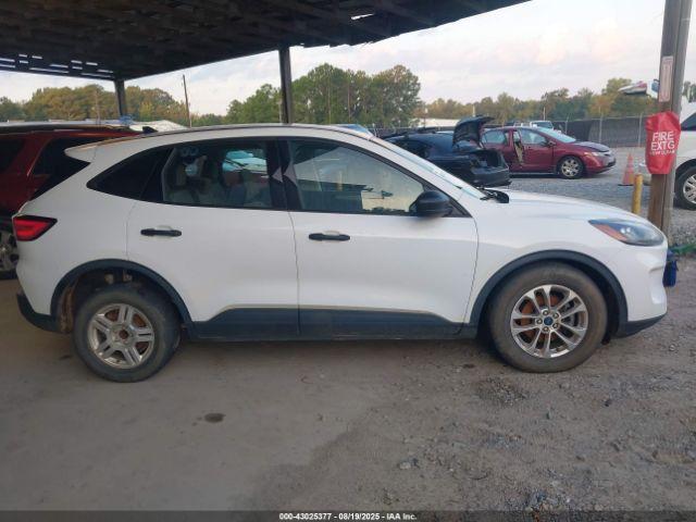 Ford Escape S Image 2