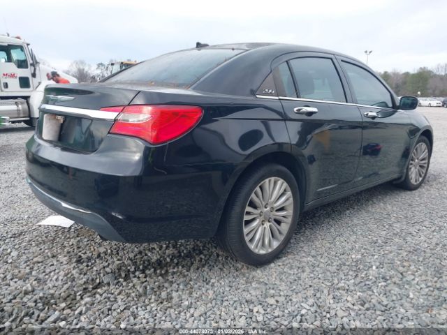 Chrysler 200 Limited Image 2