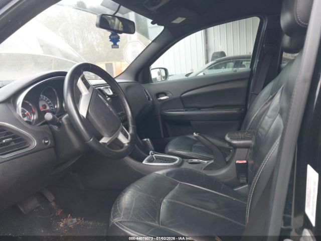 Chrysler 200 Limited Image 10