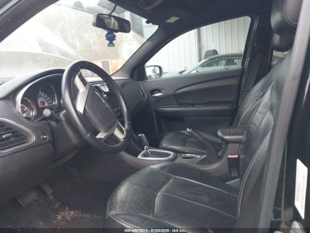 Chrysler 200 Limited Image 10