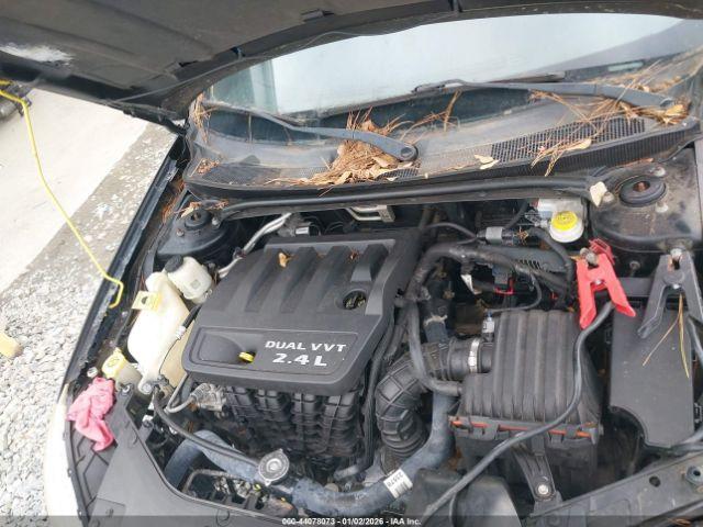 Chrysler 200 Limited Image 9