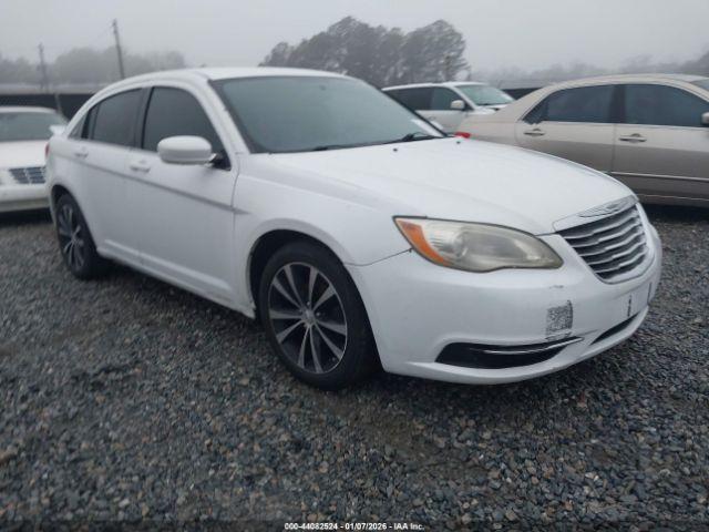  Salvage Chrysler 200