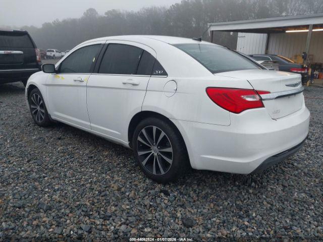 Chrysler 200 Limited Image 4
