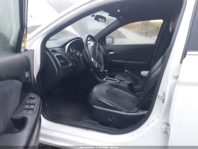 Chrysler 200 Limited Image 8