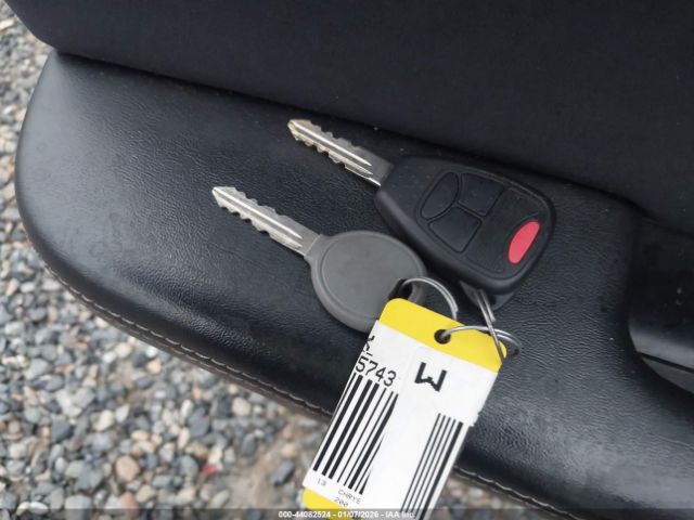 Chrysler 200 Limited Image 9