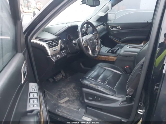 GMC Yukon Denali Image 8