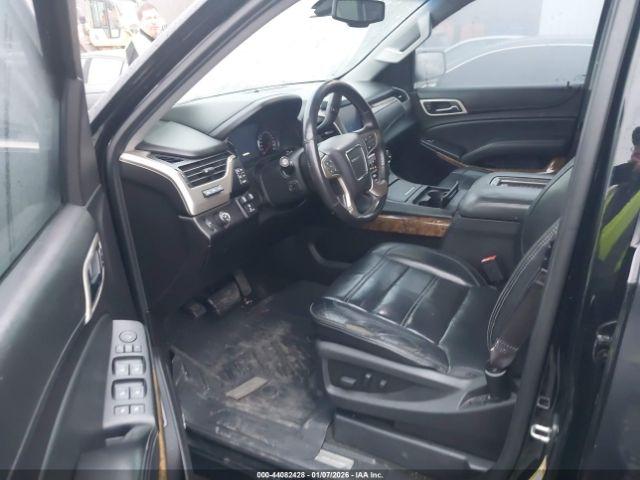 GMC Yukon Denali Image 8