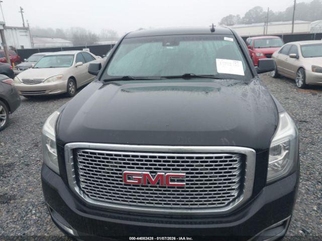 GMC Yukon Denali Image 5