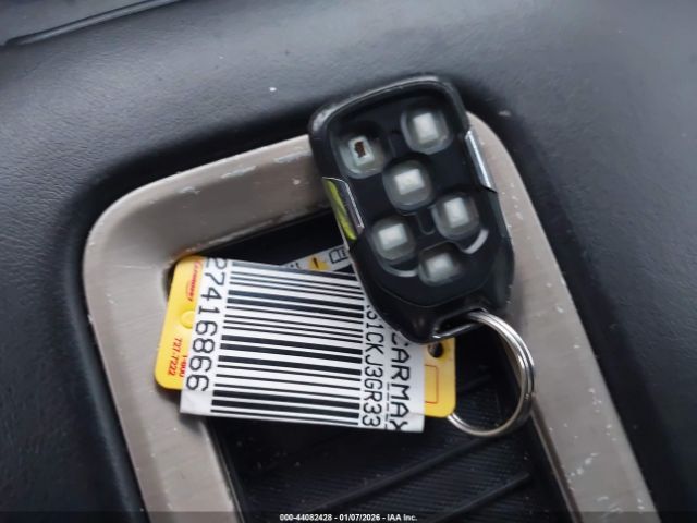 GMC Yukon Denali Image 12