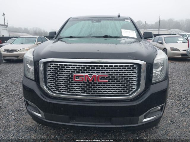 GMC Yukon Denali Image 14