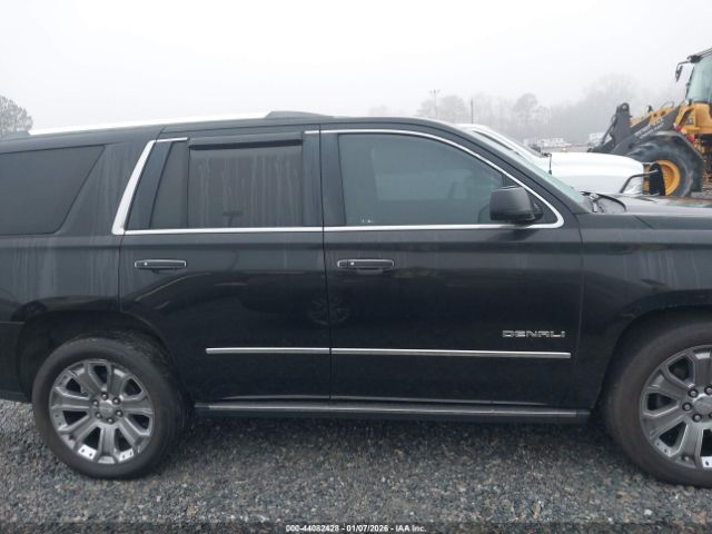 GMC Yukon Denali Image 6