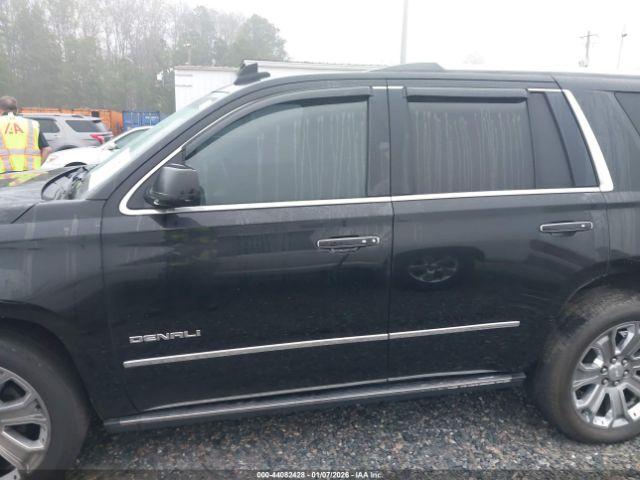 GMC Yukon Denali Image 15